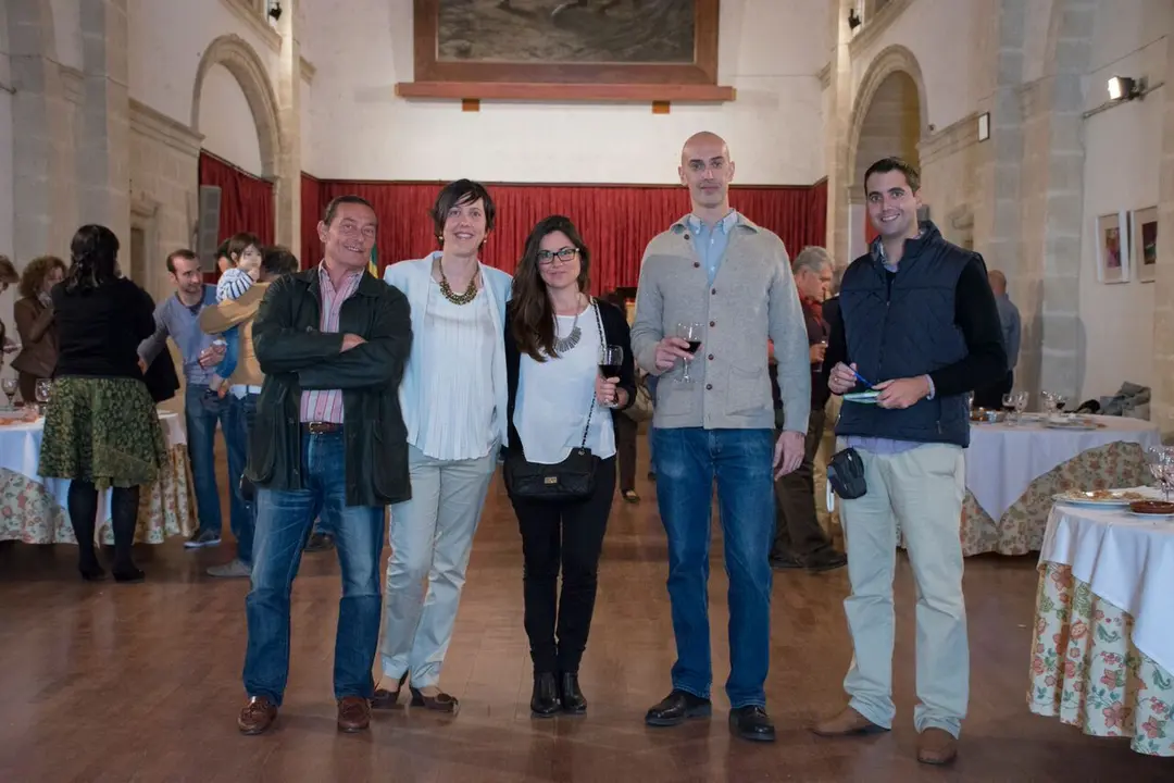 Entre los asistentes, a la derecha, Jaime N&uacute;&ntilde;ez, director del Grupo MIRA