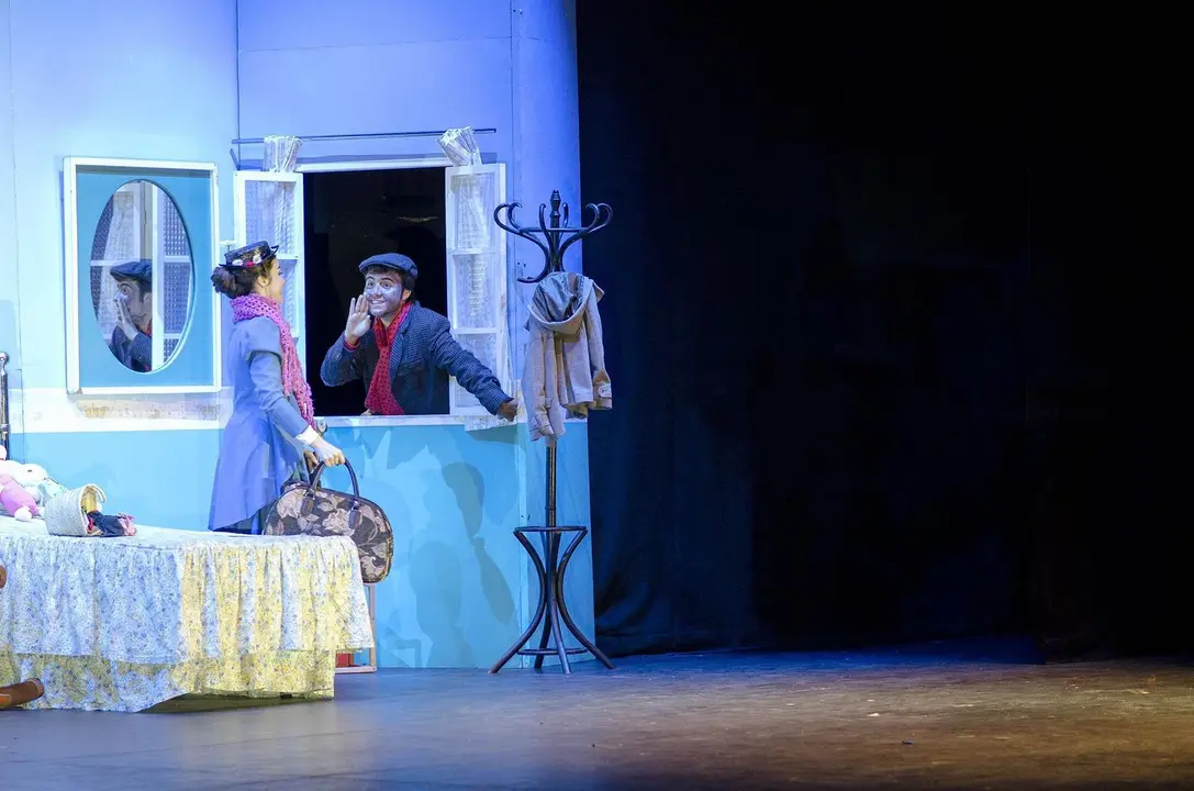 Escena de la representaci&oacute;n "Viento del Este" en el Teatro Villamarta de Jerez, por el grupo de teatro Dioniso | Noelia Herrera, de Jonocla Fotograf&iacute;a para MIRA Jerez