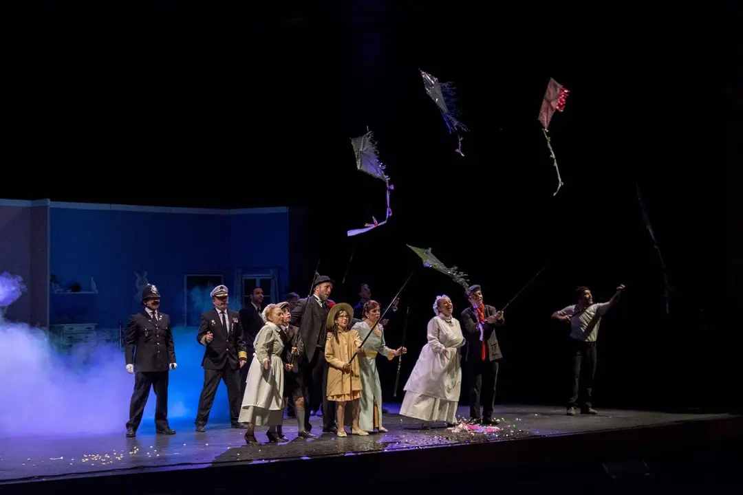 Escena de la representaci&oacute;n "Viento del Este" en el Teatro Villamarta de Jerez, por el grupo de teatro Dioniso | Noelia Herrera, de Jonocla Fotograf&iacute;a para MIRA Jerez