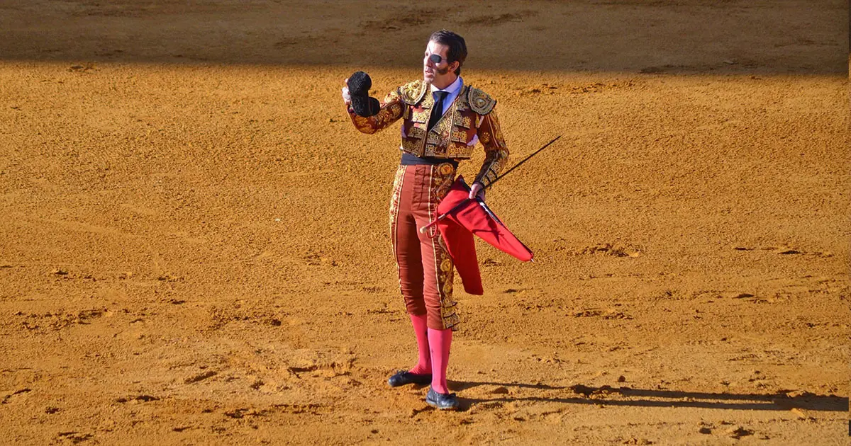 &Uacute;ltimo brindis de Padilla a su p&uacute;blico - Toros en Jerez - Feria del Caballo 2018 | Marciano Bre&ntilde;a para elMIRA.es