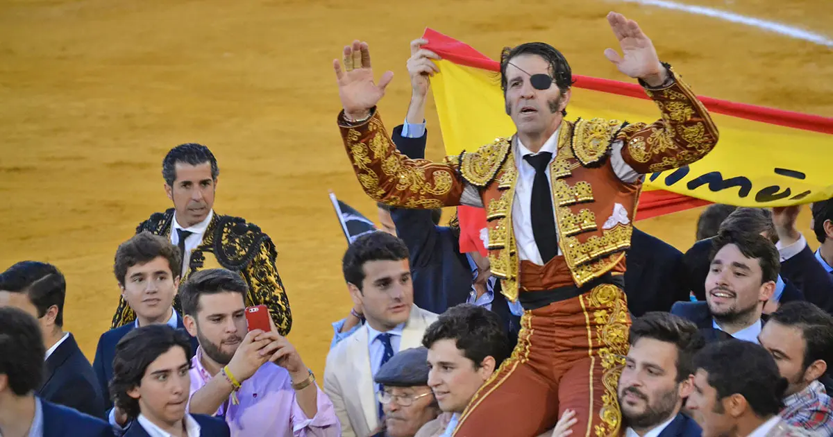 Juan Jos&eacute; Padilla a hombros - Feria del Caballo 2018 | Marciano Bre&ntilde;a para elMIRA.es