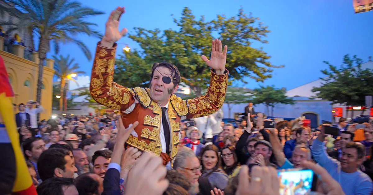 Juan Jos&eacute; Padilla a hombros - Feria del Caballo 2018 | Froil&aacute;n Solis para elMIRA.es