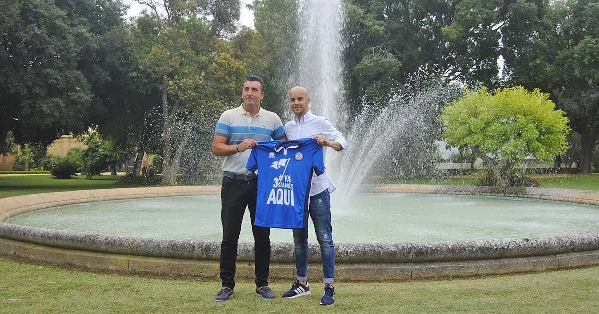 Presentaci&oacute;n de Javi Casares como nuevo jugador del Xerez Deportivo FC | Foto de Manuel Jes&uacute;s Ruiz