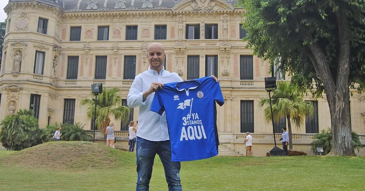 Presentaci&oacute;n de Javi Casares como nuevo jugador del Xerez Deportivo FC | Foto de Manuel Jes&uacute;s Ruiz