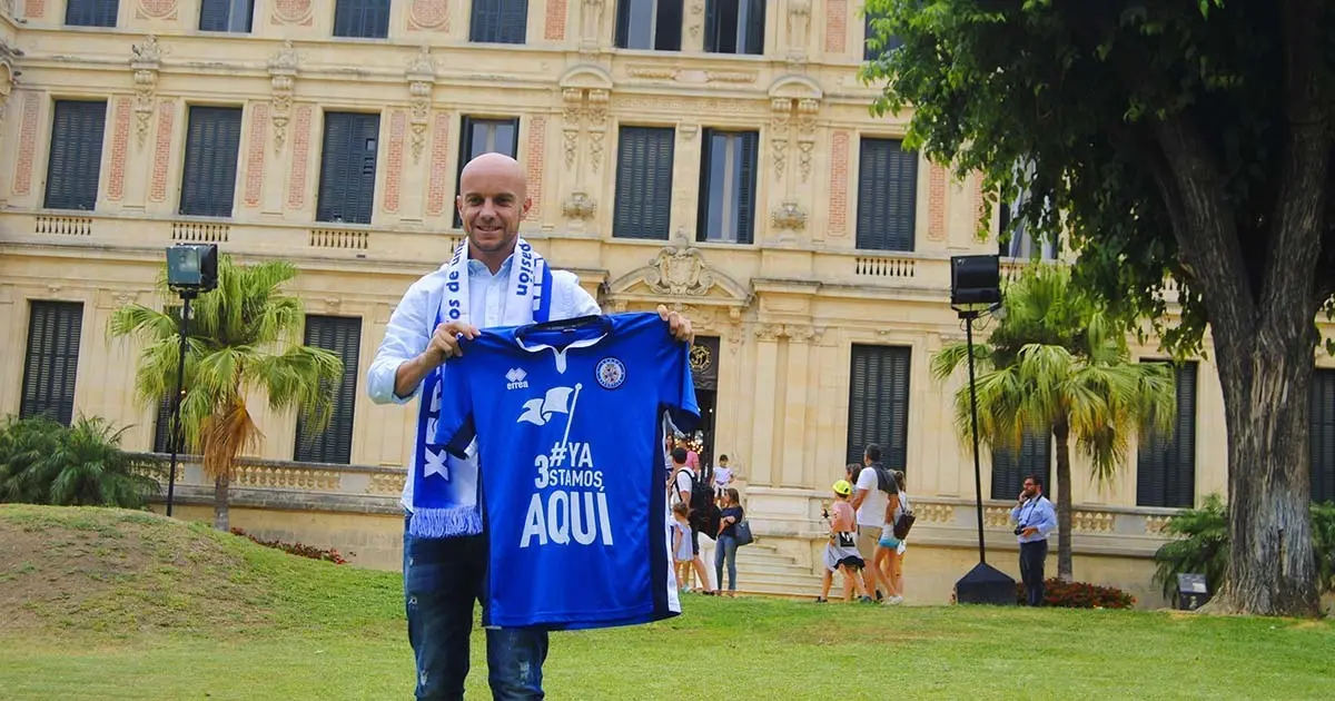 Presentaci&oacute;n de Javi Casares como nuevo jugador del Xerez Deportivo FC | Foto de Manuel Jes&uacute;s Ruiz