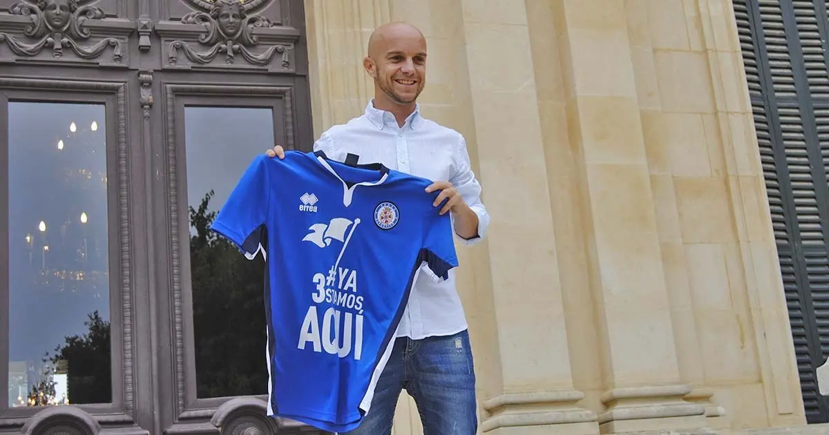 Presentaci&oacute;n de Javi Casares como nuevo jugador del Xerez Deportivo FC | Foto de Manuel Jes&uacute;s Ruiz