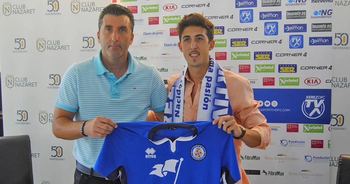 Presentaci&oacute;n de Marcelo Villa&ccedil;a como nuevo jugador del Xerez Deportivo FC | Foto de Manuel Jes&uacute;s Ruiz