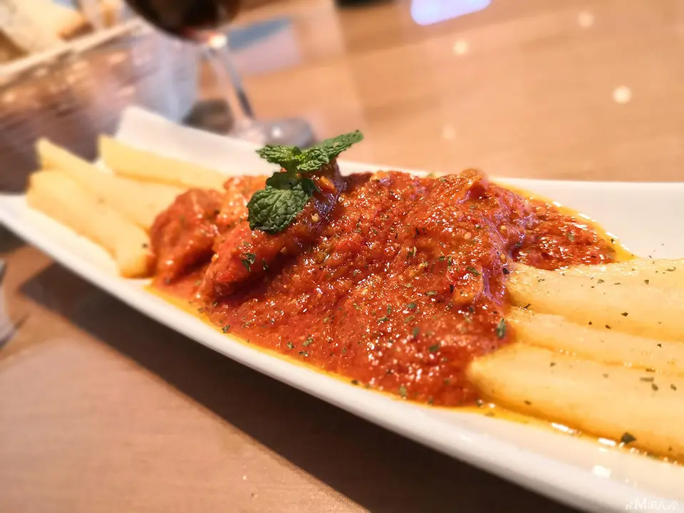 Pinchito moruno guisado con tomate