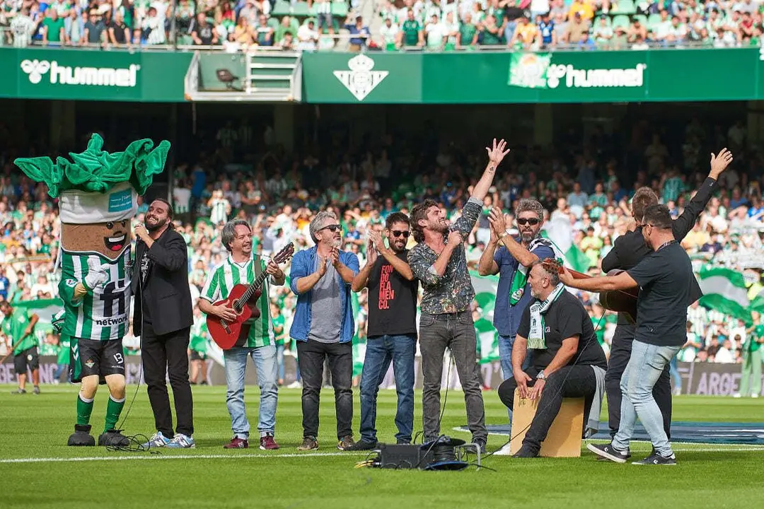 Fondo Flamenco en la previa del Real Betis - Atl&eacute;tico de Madrid | Salvador L&oacute;pez Medina para El MIRA