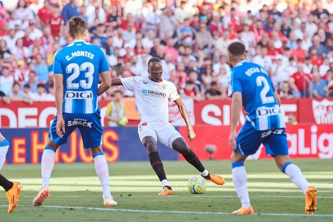 Pape Gueye en el Sevilla FC - RCD Espanyol | Salvador L&oacute;pez Medina para El MIRA