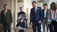 Reuni&oacute;n del Gobierno andaluz conLeo, un ni&ntilde;o de Sevilla que convive con la llamada &ldquo;piel de mariposa&rdquo;