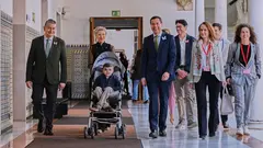 Reuni&oacute;n del Gobierno andaluz con Leo, un ni&ntilde;o de Sevilla que convive con la llamada &ldquo;piel de mariposa&rdquo; | Salvador L&oacute;pez Medina