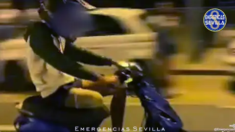 Joven con pierna amputada intenta escapar de un control policial en Sevilla