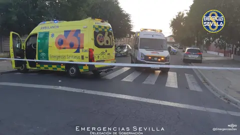 Accidente entre un motorista un conductor sin carn&eacute; | Foto: Emergencias Sevilla
