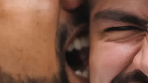 Hombre muerde oreja a otro - Archivo El MIRA