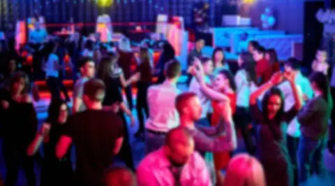 Discoteca en Sevilla desalojada por no cumplir las medidas contra el Covid-19