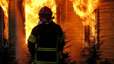 Incendio en la zona del Albaic&iacute;n en Granada