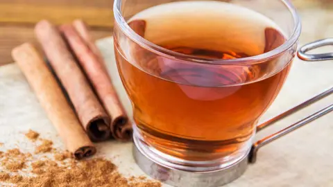 Estos son los 6 grandes beneficios de tomar el saludable t&eacute; de canela