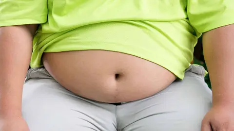 Alimentos que te ayudar&aacute;n a bajar abdomen