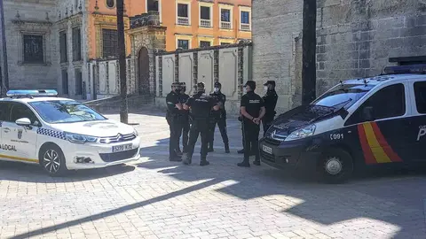 Polic&iacute;a Nacional en la Alameda Vieja de Jerez