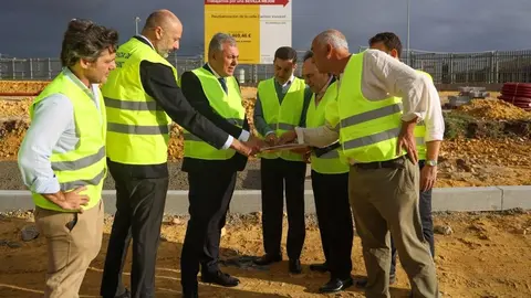 El alcalde de Sevilla, Jos&eacute; Luis Sanz, en la visita a unas obras