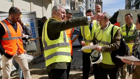 Jos&eacute; Luis Sanz, durante una visita a las obras del tranvib&uacute;s en Sevilla