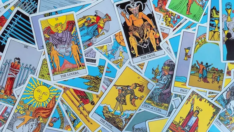 Spanish Tarot card reading, psychics
