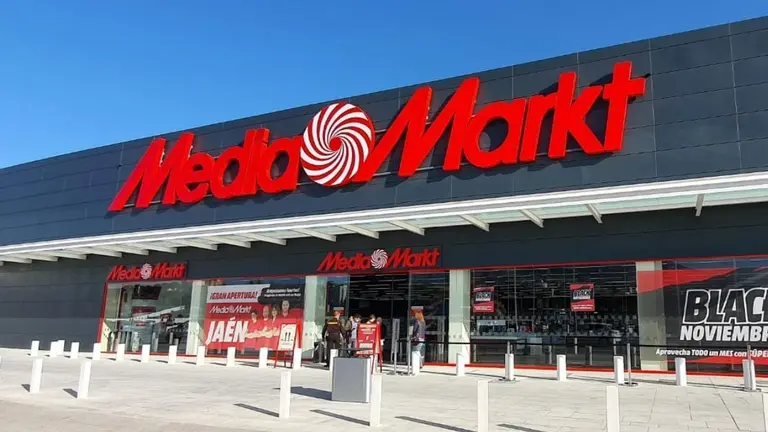 Una TV 4K con pantalla gigante de LG arrasa en Media Markt: convierte el sal&oacute;n en sala de cine