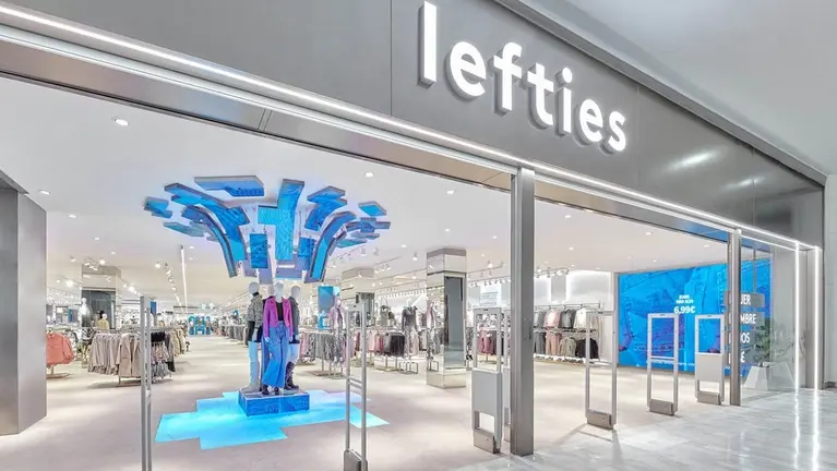 Tienda Lefties en el Centro Comercial Los Arcos de Sevilla   