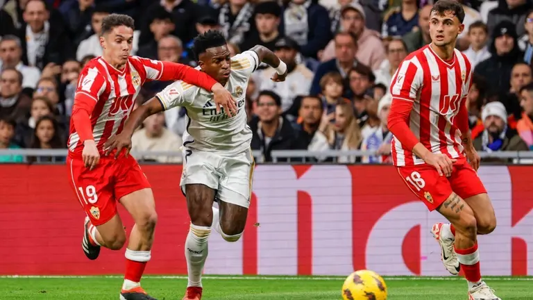 Marc Pubill, Sergio Arribas y Vinicius Jr en el Real Madrid - UD Almer&iacute;a