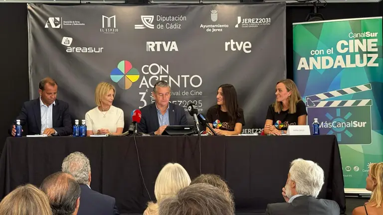 Firma del convenio entre RTVA y Asociaci&oacute;n de Artes Esc&eacute;nicas de Jerez | C.G.