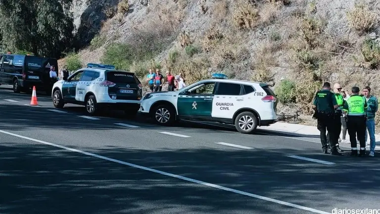Vehículos de la Guardia Civil en el lugar del suceso