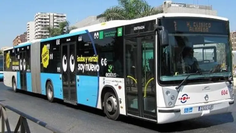 Un autobús de la Empresa Malagueña de Transportes