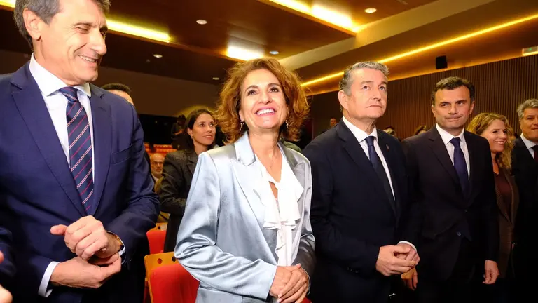 Mar&iacute;a Jes&uacute;s Montero, durante la firma del convenio del nuevo hospital de C&aacute;diz