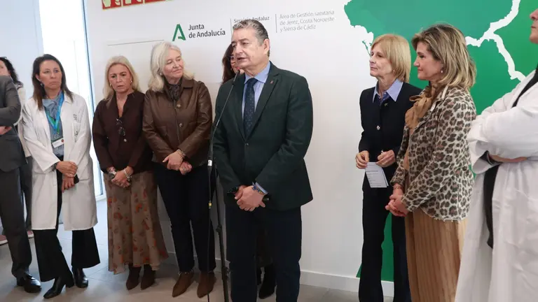 Antonio Sanz y Mar&iacute;a Jos&eacute; Garc&iacute;a-Pelayo inauguran el centro de nueva Comunidad Terap&eacute;utica de Salud Mental en Jerez