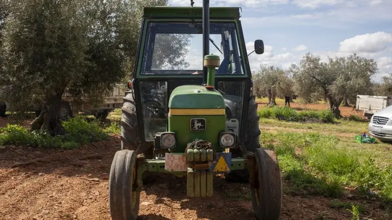 Muere un hombre tras volcar un tractor en la Sierra de Parapanda en Montefr&iacute;o