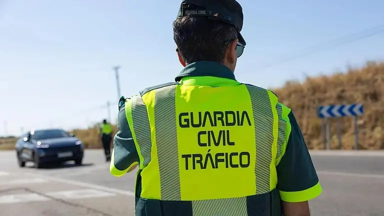 Un guardia civil de tr&aacute;fico en una imagen de archivo