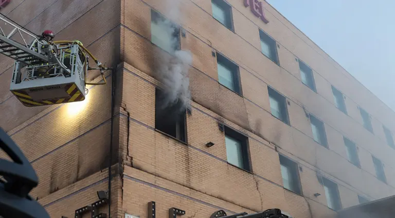 Desalojado de madrugada un hotel en el centro de M&aacute;laga por un incendio en la planta baja
