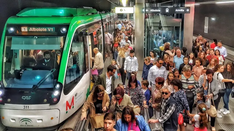 Paros en el metro de Granada durante el Corpus estos son los d&iacute;as y horarios