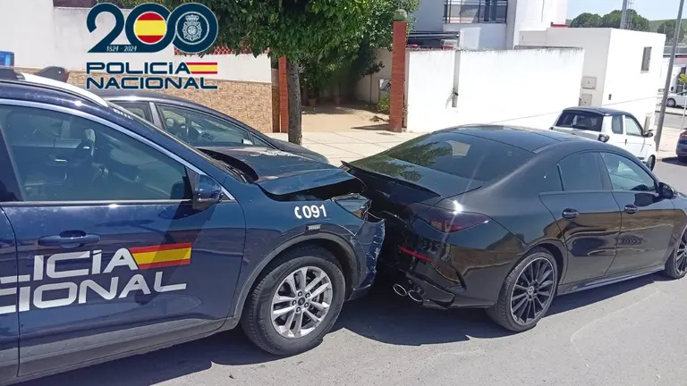 Un detenido en Jerez embiste al coche policial durante una fuga hacia Estella