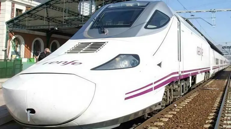 La incidencia de un Alvia en Jerez reabre las cr&iacute;ticas al servicio ferroviario