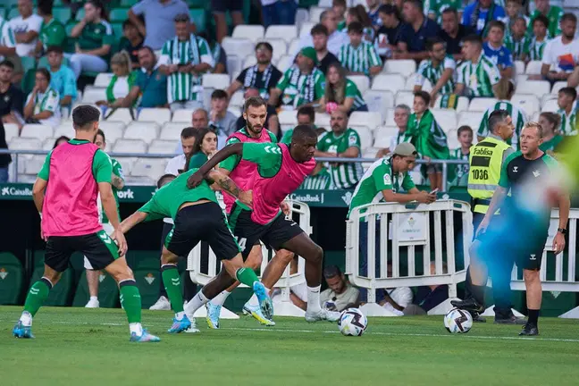 Calentamiento del Real Betis ante el Elche | Salvador López para El MIRA