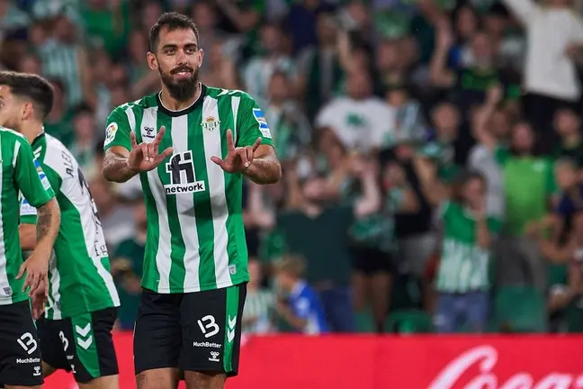 Borja Iglesias celebra su gol en el Real Betis - Elche | Salvador López para El MIRA