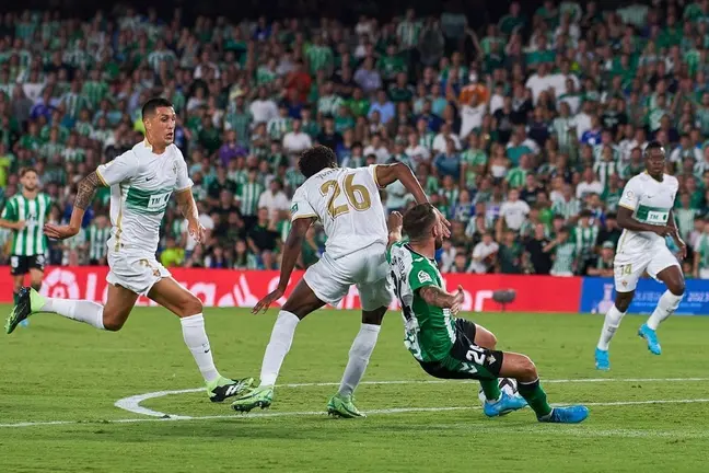 Expulsión de Chetauya en el Real Betis - Elche | Salvador López para El MIRA