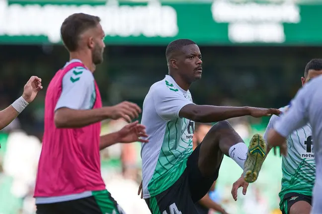 Calentamiento del Betis en el Real Betis - Girona | Salvador López para El MIRA