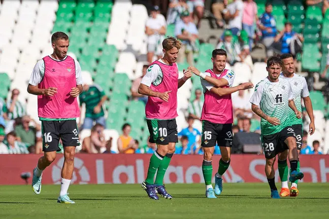 Calentamiento del Betis en el Real Betis - Girona | Salvador López para El MIRA