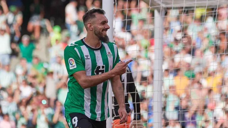 Gol de Borja Iglesias en el Real Betis - Girona | Salvador López para El MIRA
