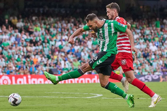 Borja Iglesias en el Real Betis - Girona | Salvador López para El MIRA