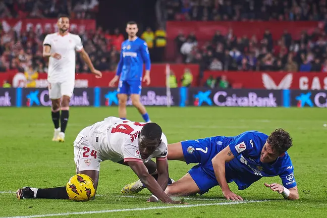 Soumaré y Jaime Mata en el Sevilla FC - Getafe | Salvador López Medina para El MIRA