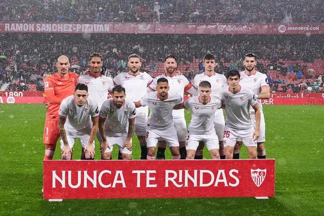 Alineación del Sevilla en el Sevilla FC - Athletic Club | Salvador López Medina para El MIRA